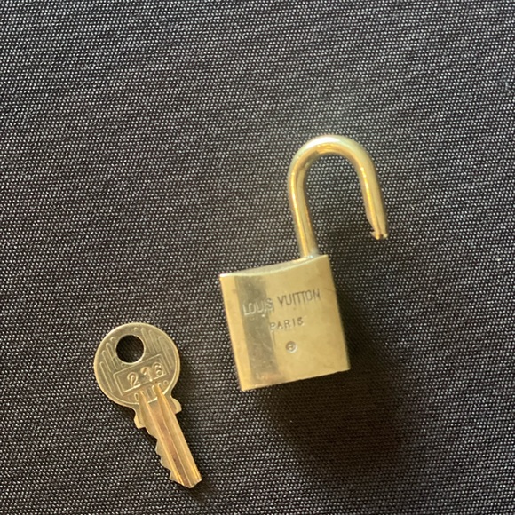 🔐 Rare LV Lock and Key #216 - Picture 2 of 7